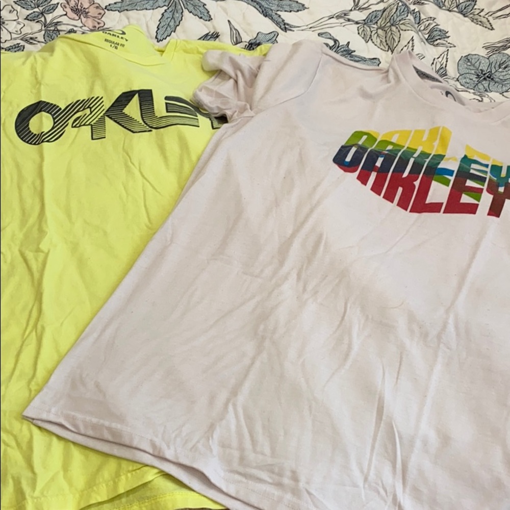 Oakley tee shirt bundle large
